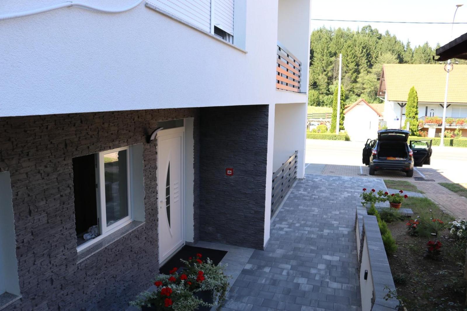 Guest House Neno Огулин Екстериор снимка