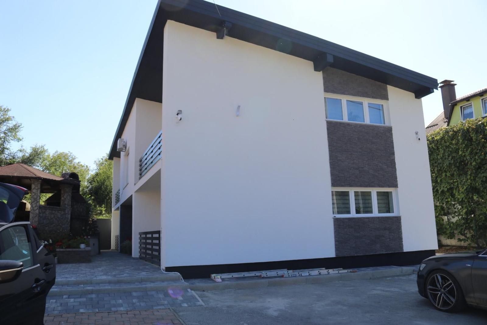 Guest House Neno Огулин Екстериор снимка
