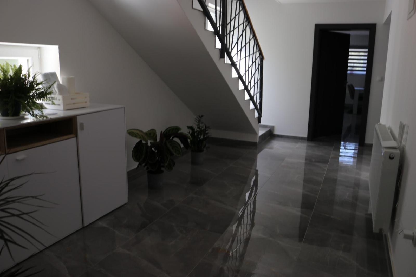Guest House Neno Огулин Екстериор снимка