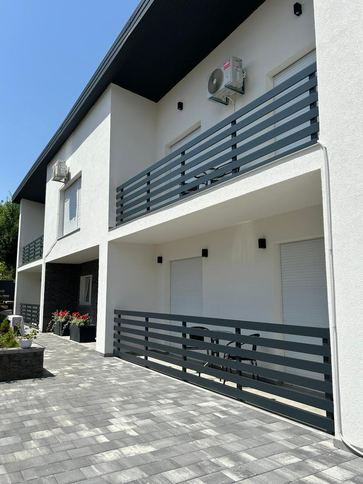 Guest House Neno Огулин Екстериор снимка