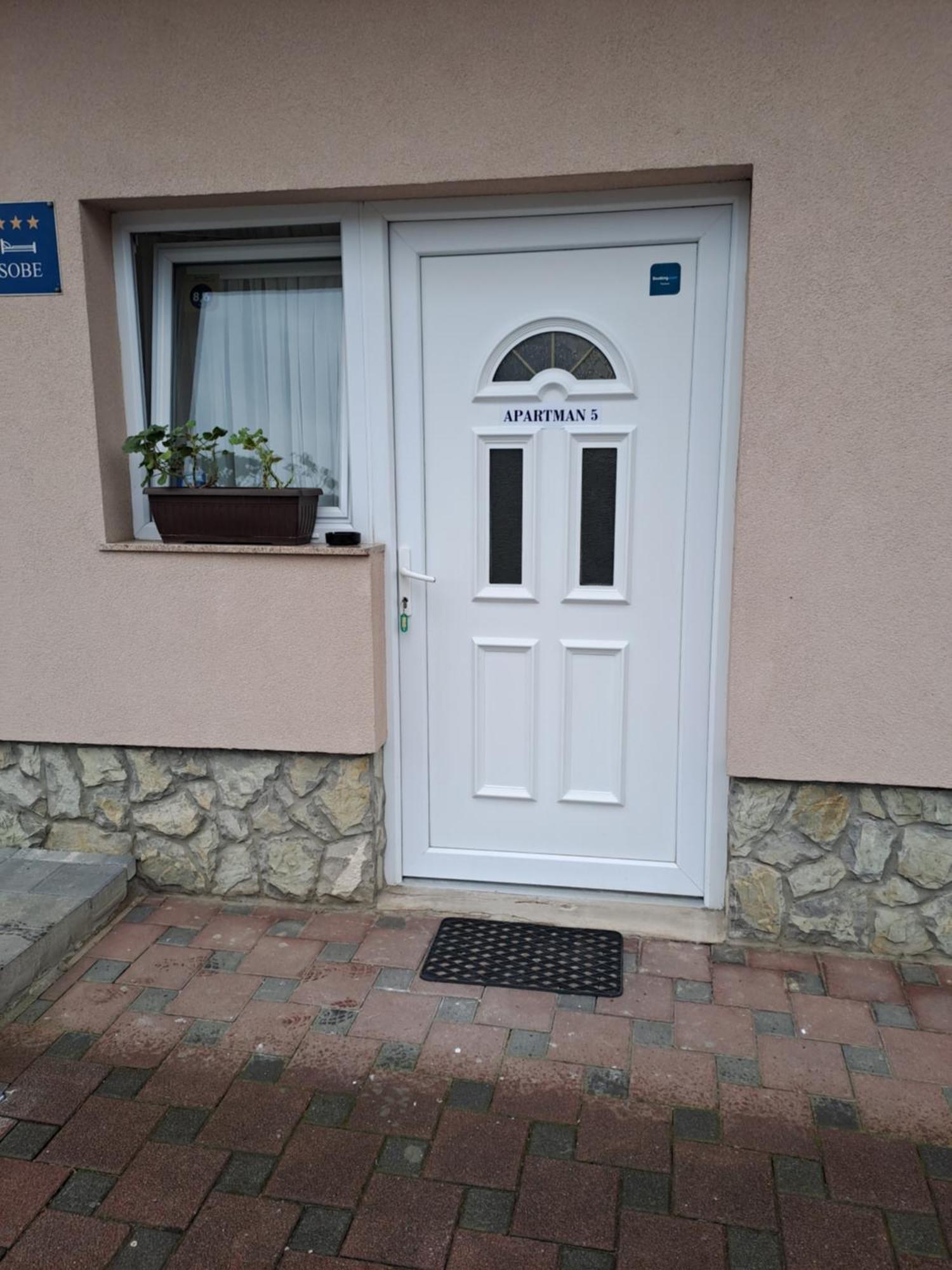 Guest House Neno Огулин Екстериор снимка