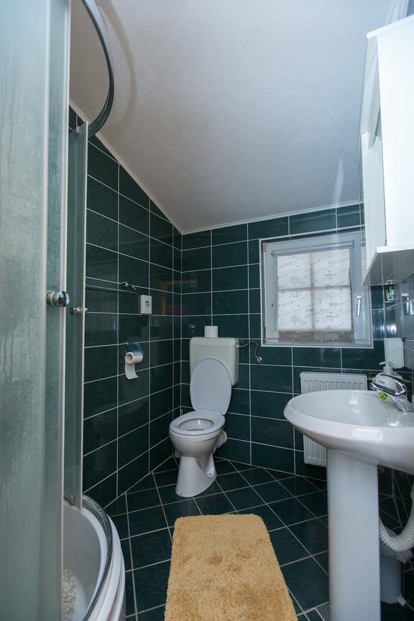 Guest House Neno Огулин Екстериор снимка